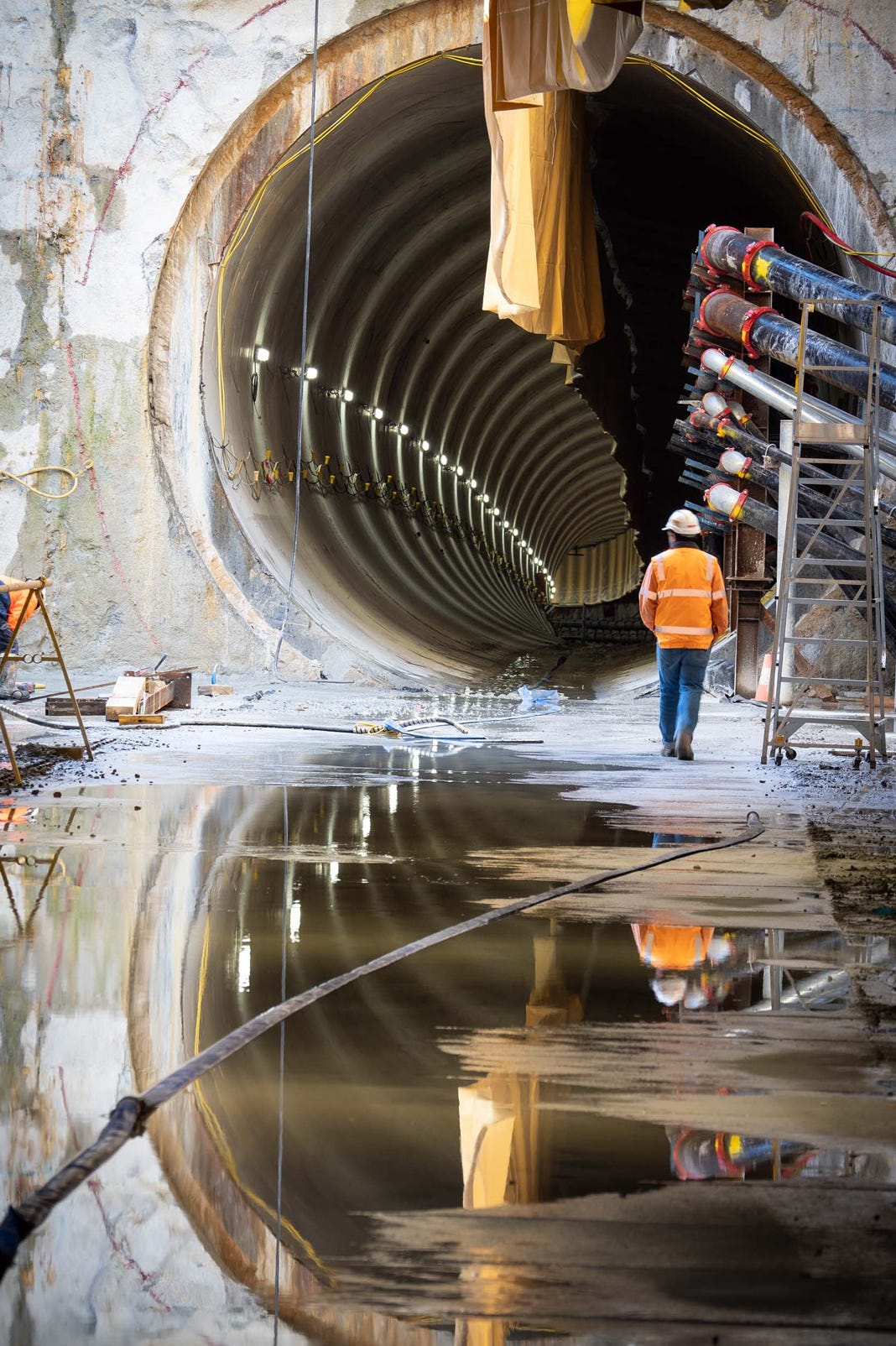 Airport link tunnel access